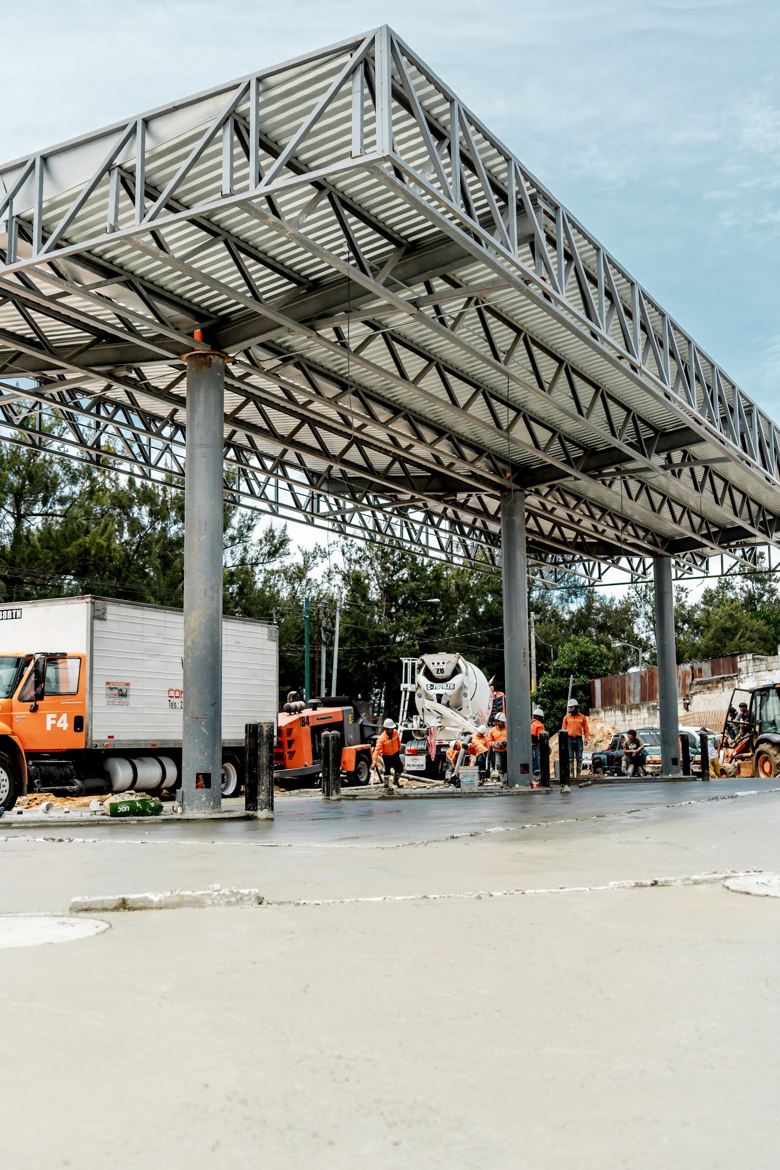Equipo, transporte y colocación de CONCRETUM en obra