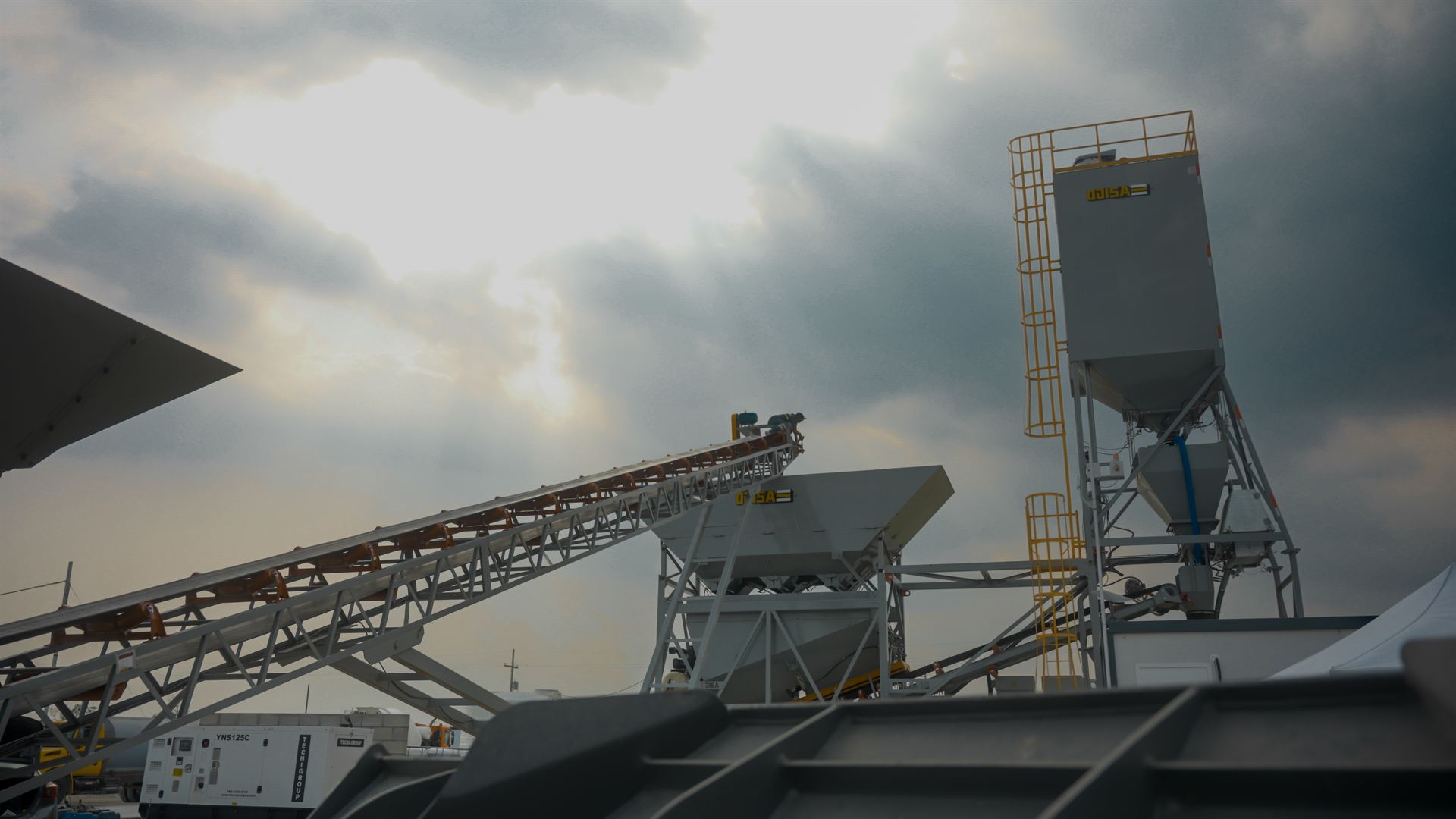 Planta de concreto premezclado de CONCRETUM con bandas transportadoras en Guatemala